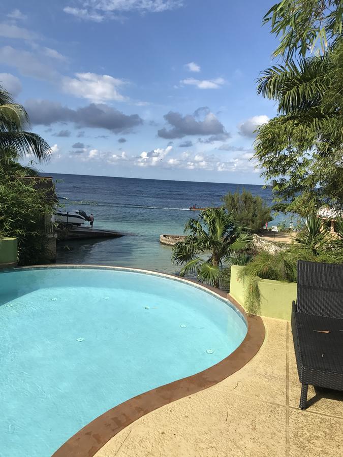 Alexanders Penthouse On The Beach Ocho Rios Exterior foto
